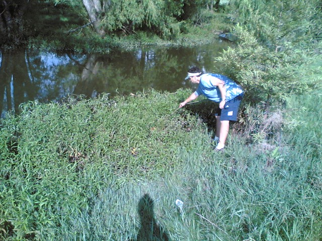 John retrieving disc on 4